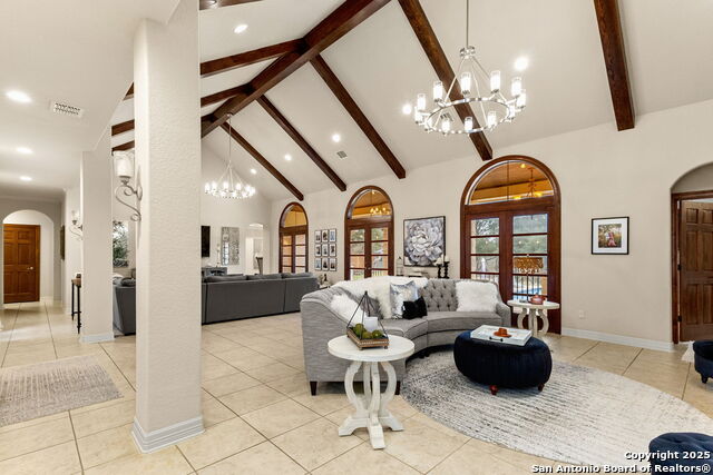 372 Shady Hollow Property Photo 5