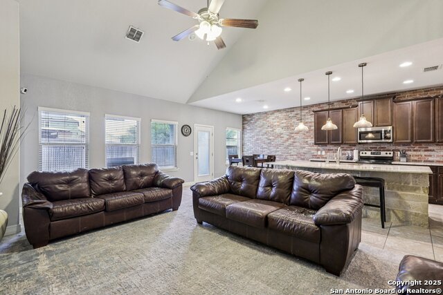 724 Morgan Property Photo 4