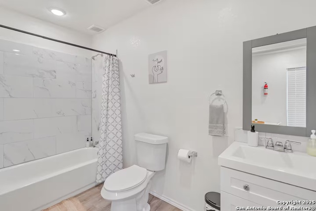 1407 Leal Property Photo 9