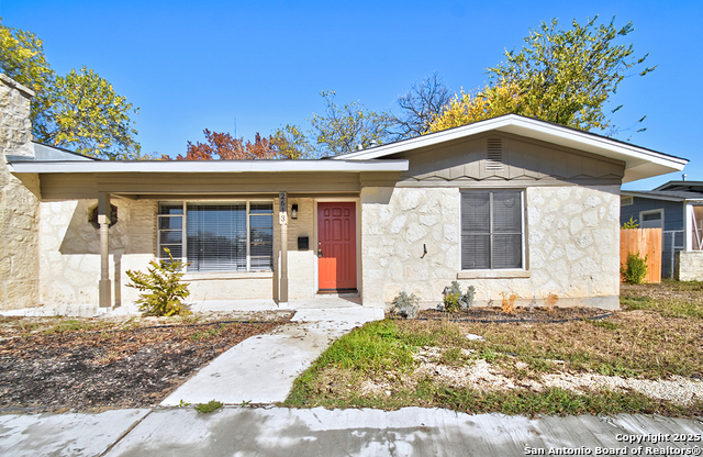 2613 W Summit Ave Property Photo 1