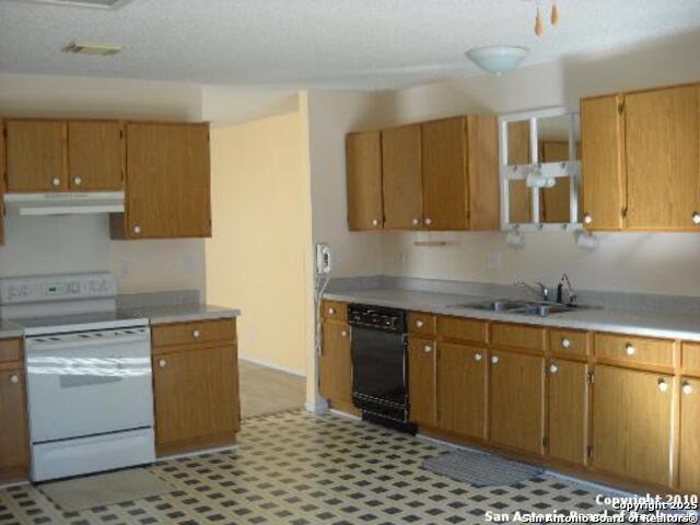 6664 Snow Meadow Property Photo 5