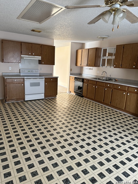 6664 Snow Meadow Property Photo 13