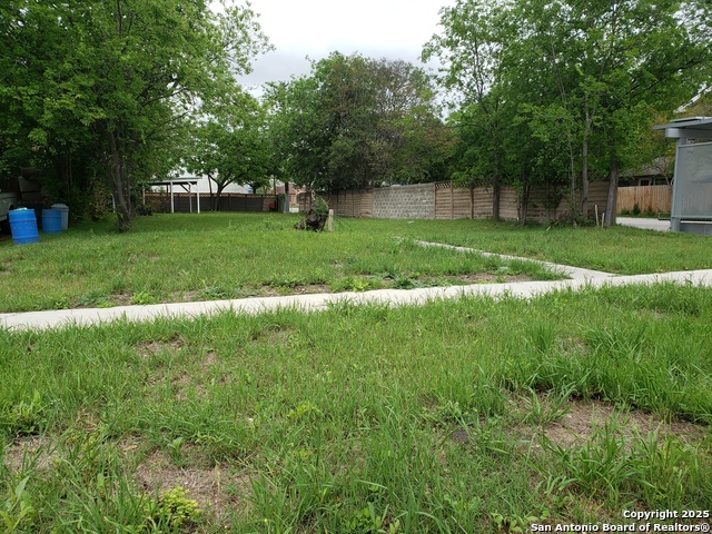 1701 W Summit Ave Property Photo 1