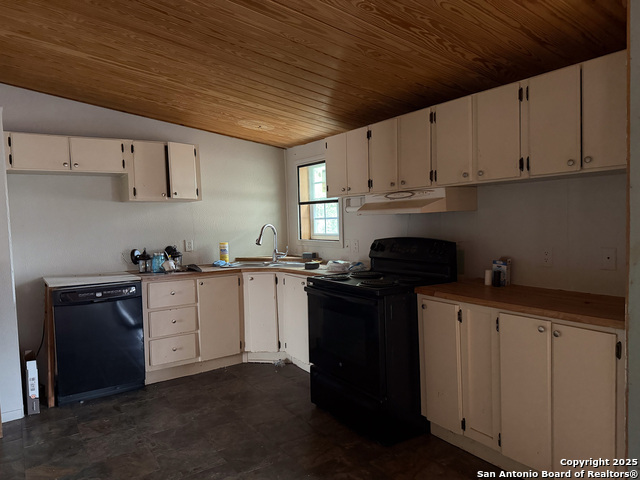 473 Mills Property Photo 7