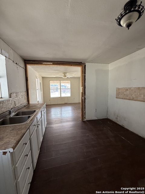 279 Cenizo Property Photo 5