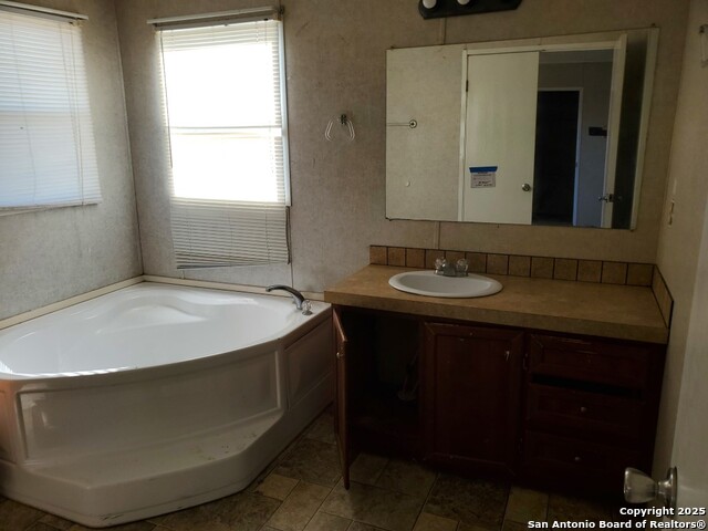 754 Kayroe Rd Property Photo 4