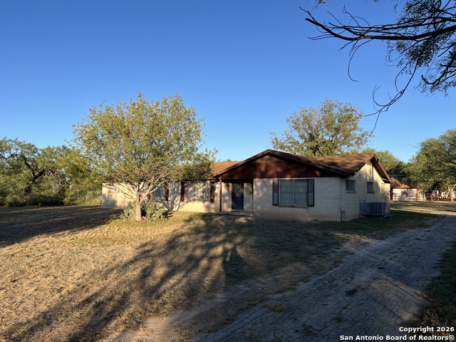 1924 Garner Field Property Photo 1