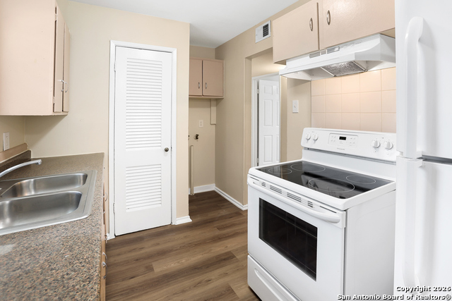 115 Harcourt Property Photo 11