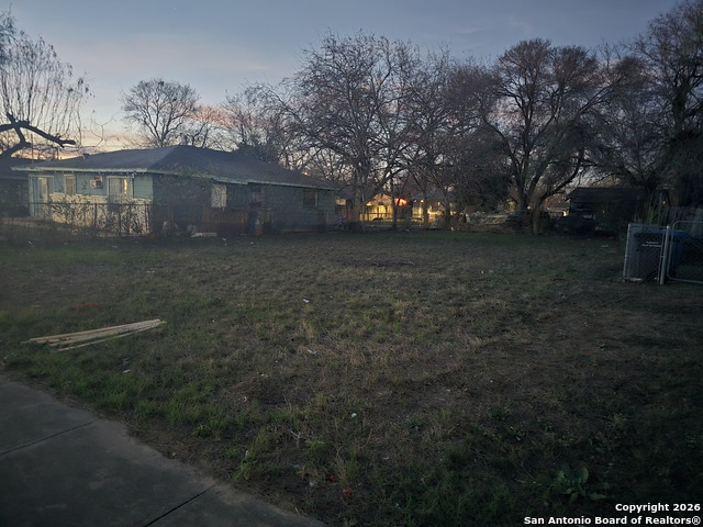 587 Morningview Dr Property Photo 3
