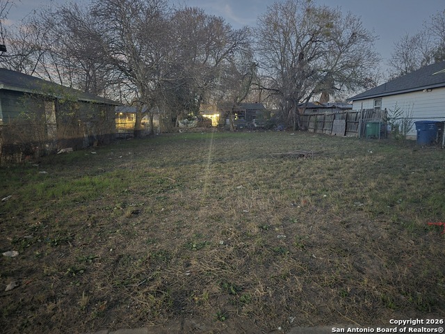 587 Morningview Dr Property Photo 4
