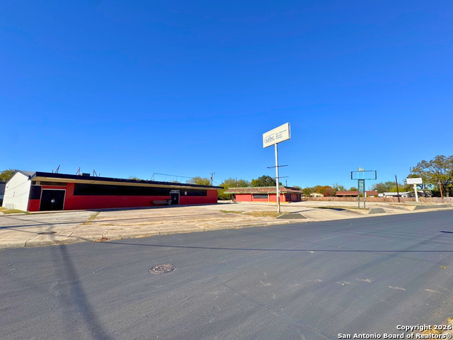 3 Properties Off S General Mcmullen Dr Property Photo 15