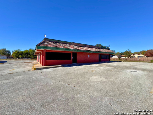 3 Properties Off S General Mcmullen Dr Property Photo 17