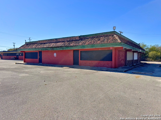 3 Properties Off S General Mcmullen Dr Property Photo 18