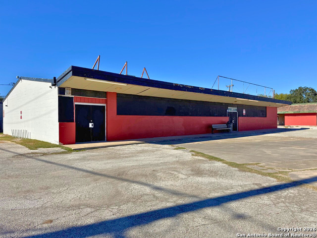 3 Properties Off S General Mcmullen Dr Property Photo 24