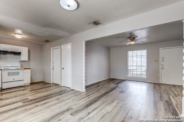 827 Spring Park Property Photo 3