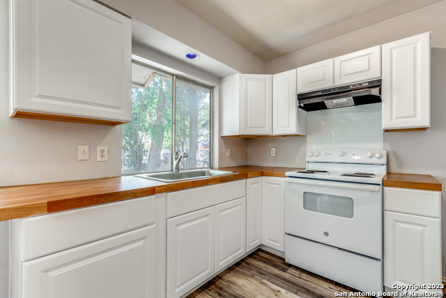 827 Spring Park Property Photo 4