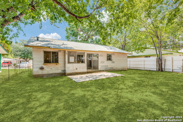 827 Spring Park Property Photo 9
