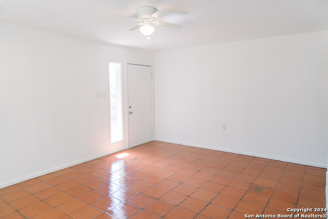 1385 Oblate Dr Property Photo 4