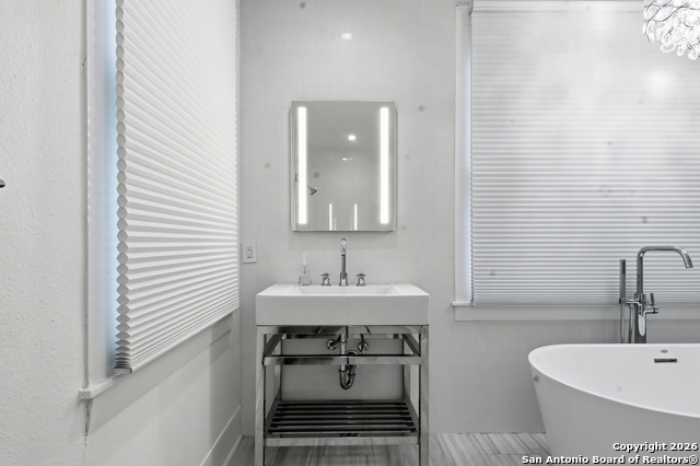 524 N Getty Property Photo 36