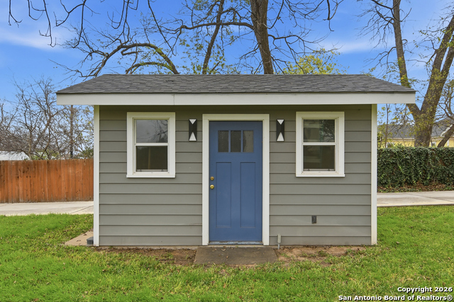 524 N Getty Property Photo 59