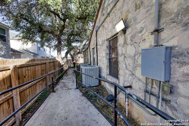 4154 Swans Landing Property Photo 4