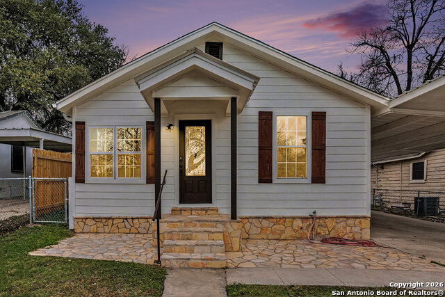 2039 Schley Ave
