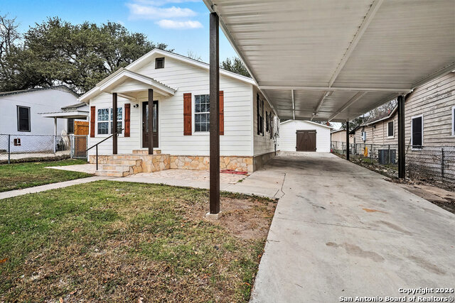 2039 Schley Ave Property Photo 2