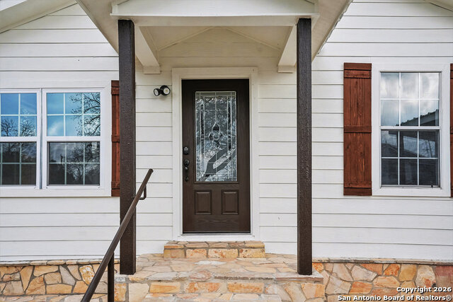 2039 Schley Ave Property Photo 4