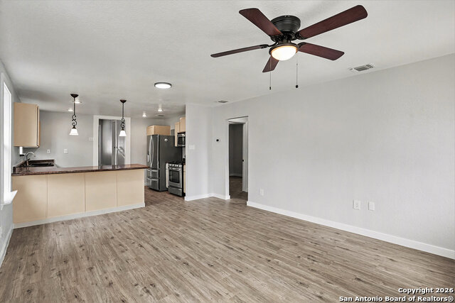 2039 Schley Ave Property Photo 6