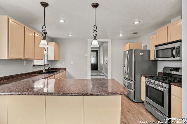 2039 Schley Ave Property Photo 7