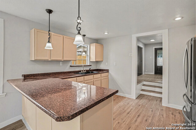 2039 Schley Ave Property Photo 8