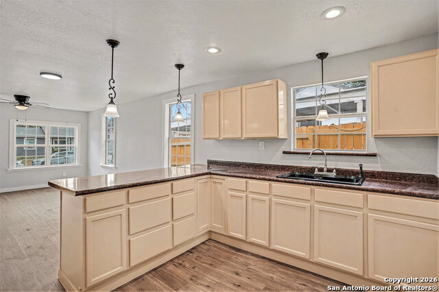 2039 Schley Ave Property Photo 9