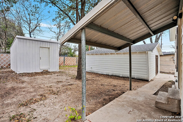 2039 Schley Ave Property Photo 20