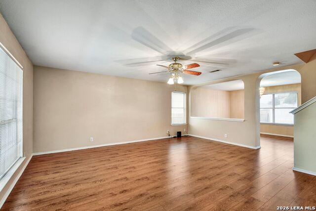 5207 Wood Glen Property Photo 4