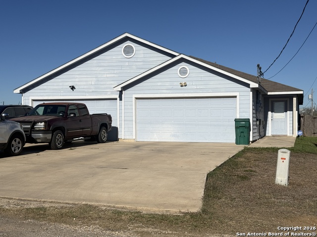 1103 Maple Property Photo 2