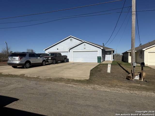 1103 Maple Property Photo 11