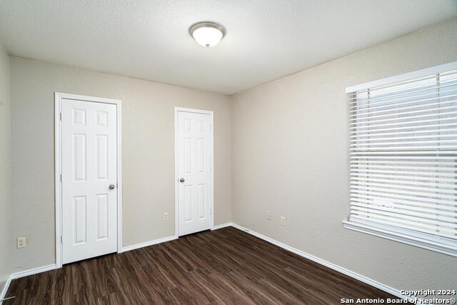 910 Trilby Property Photo 4