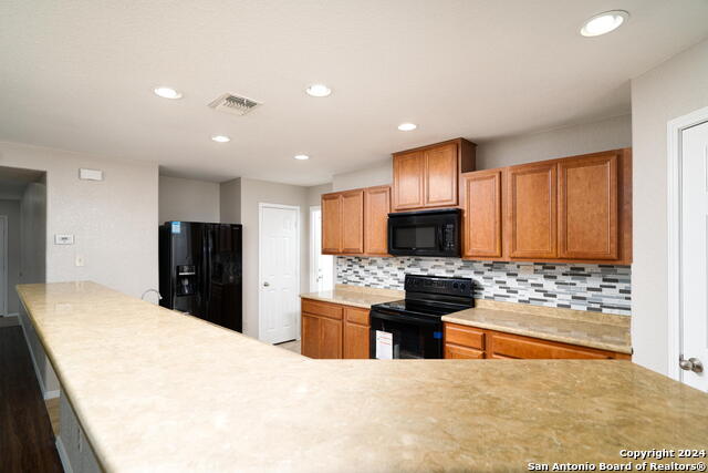 910 Trilby Property Photo 12