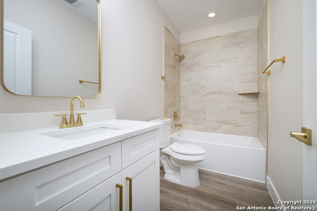 1644 Mistletoe Property Photo 2
