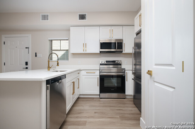 1644 Mistletoe Property Photo 3