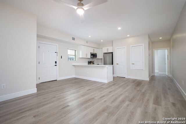1644 Mistletoe Property Photo 4