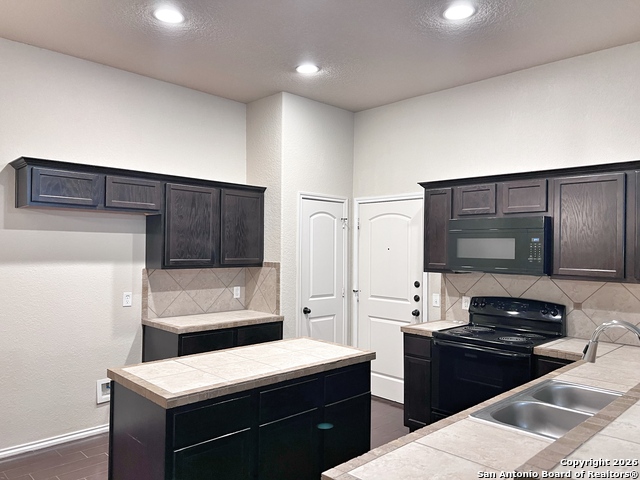 565-569 Creekside Circle Property Photo 13