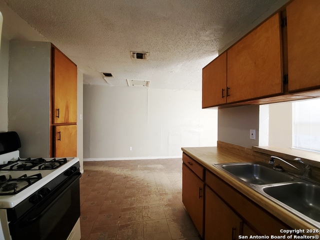 918 Hampton Property Photo 7