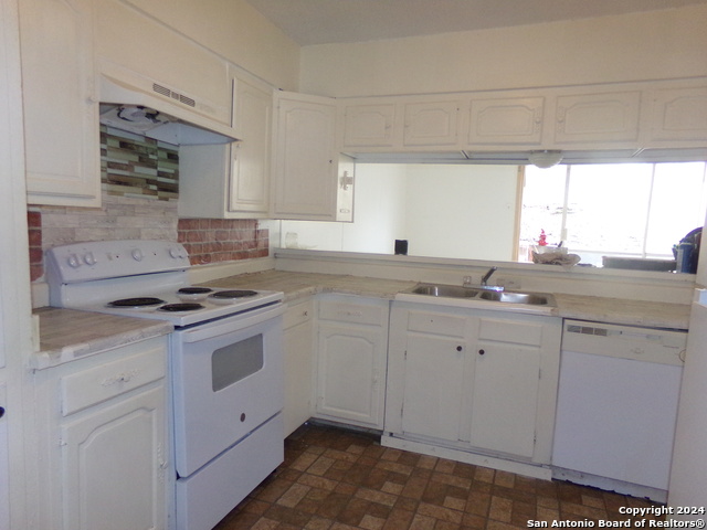 4835 Gus Eckert Property Photo 3