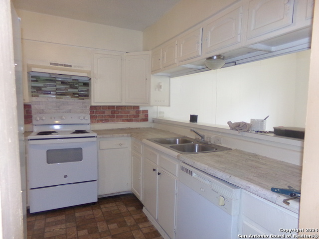 4835 Gus Eckert Property Photo 4