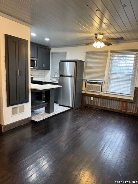 512 E Mulberry Property Photo 3