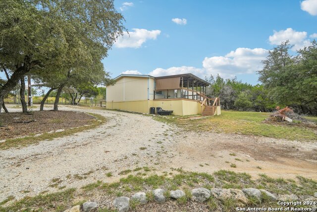 140 Lake Terrace Dr Property Photo 2