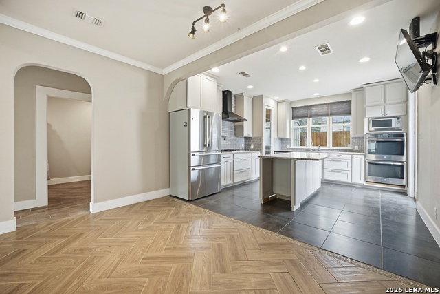 243 Chesswood Property Photo 2
