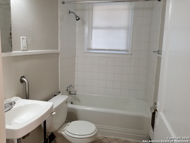 2238 N Interstate 35 Property Photo 7
