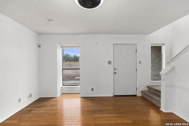 4949 Hamilton Wolfe Property Photo 4